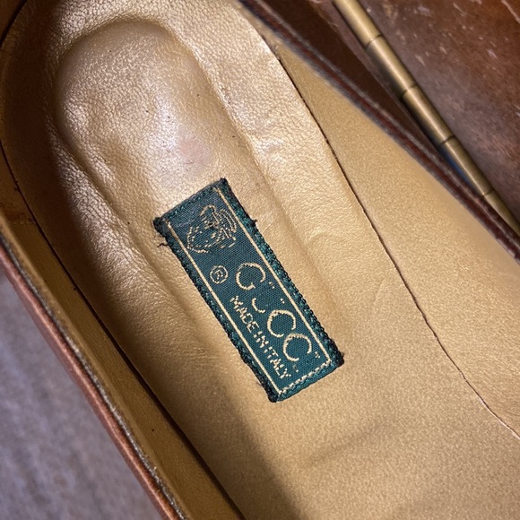 Vintage GUCCI peep toe leather kitten heels - Picture 3 of 9